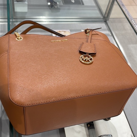 Michael Kors Jet Set Travel Large Chained Tote Shoulder Bag MK Luggage 
NWT - Picture 12 of 16